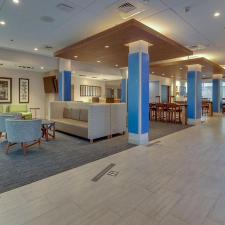 Holiday Inn Express & Suites - Union City By Ihg Exterior photo