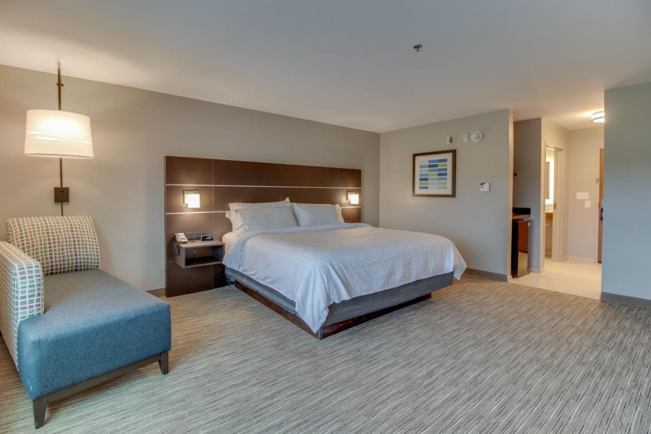 Holiday Inn Express & Suites - Union City By Ihg Exterior photo