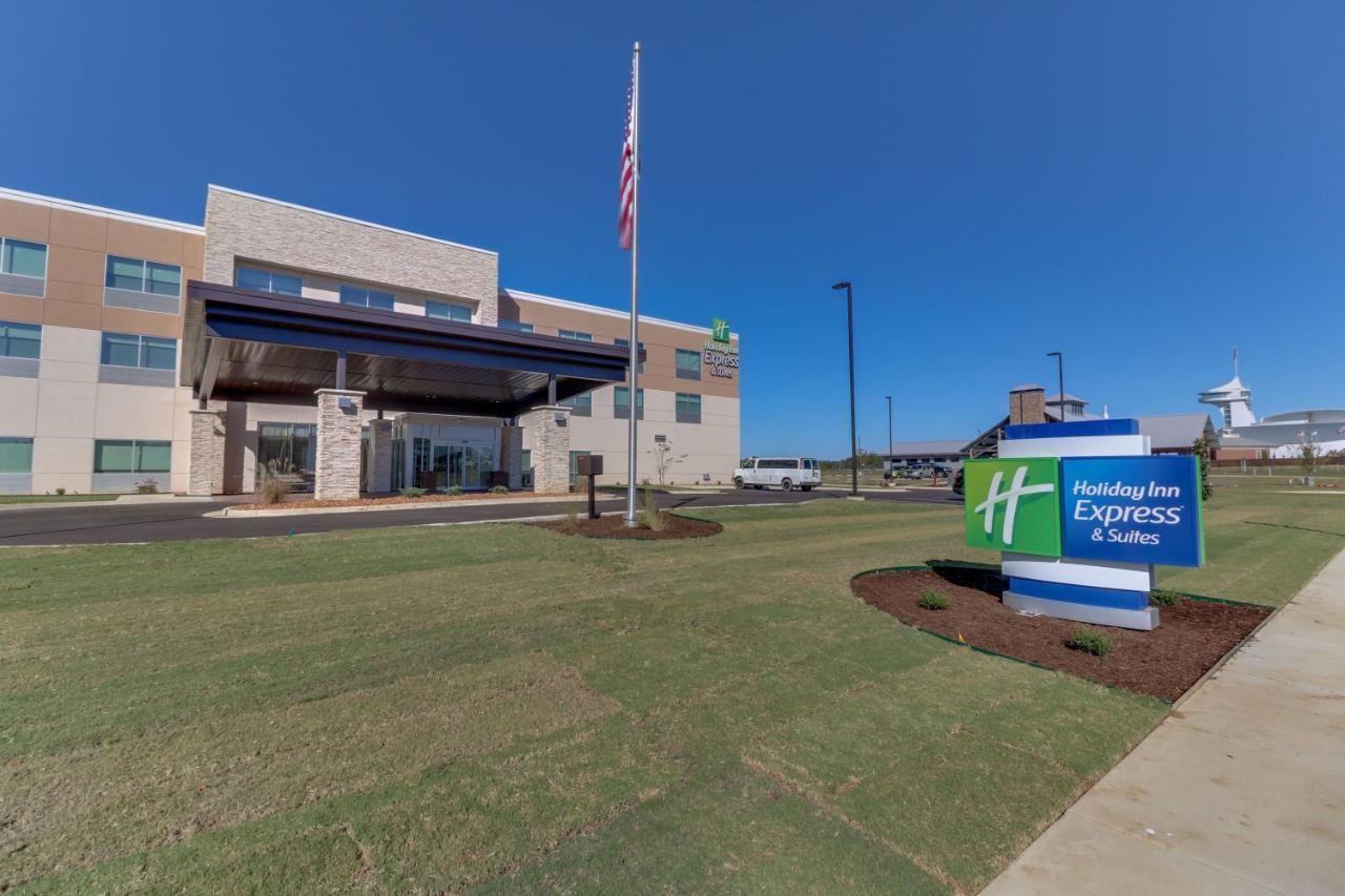 Holiday Inn Express & Suites - Union City By Ihg Exterior photo