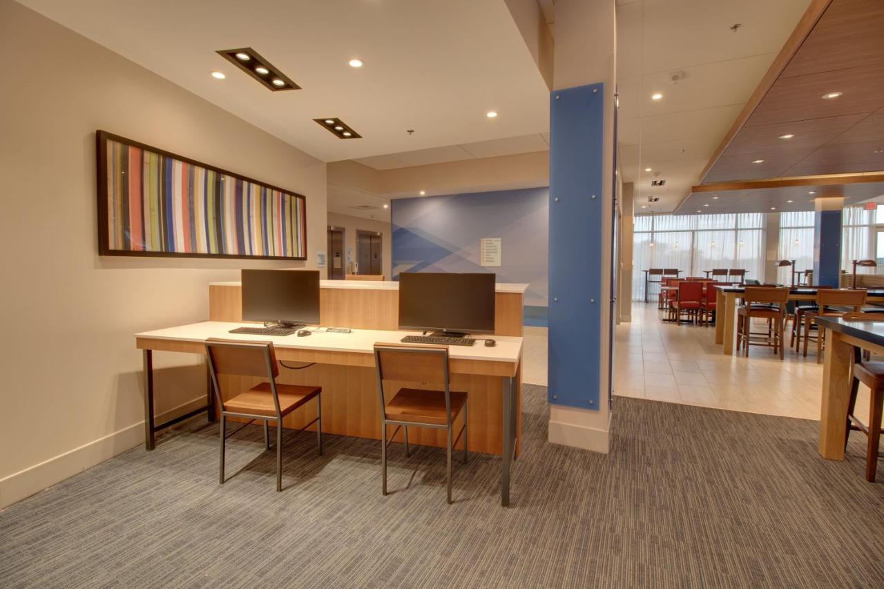 Holiday Inn Express & Suites - Union City By Ihg Exterior photo