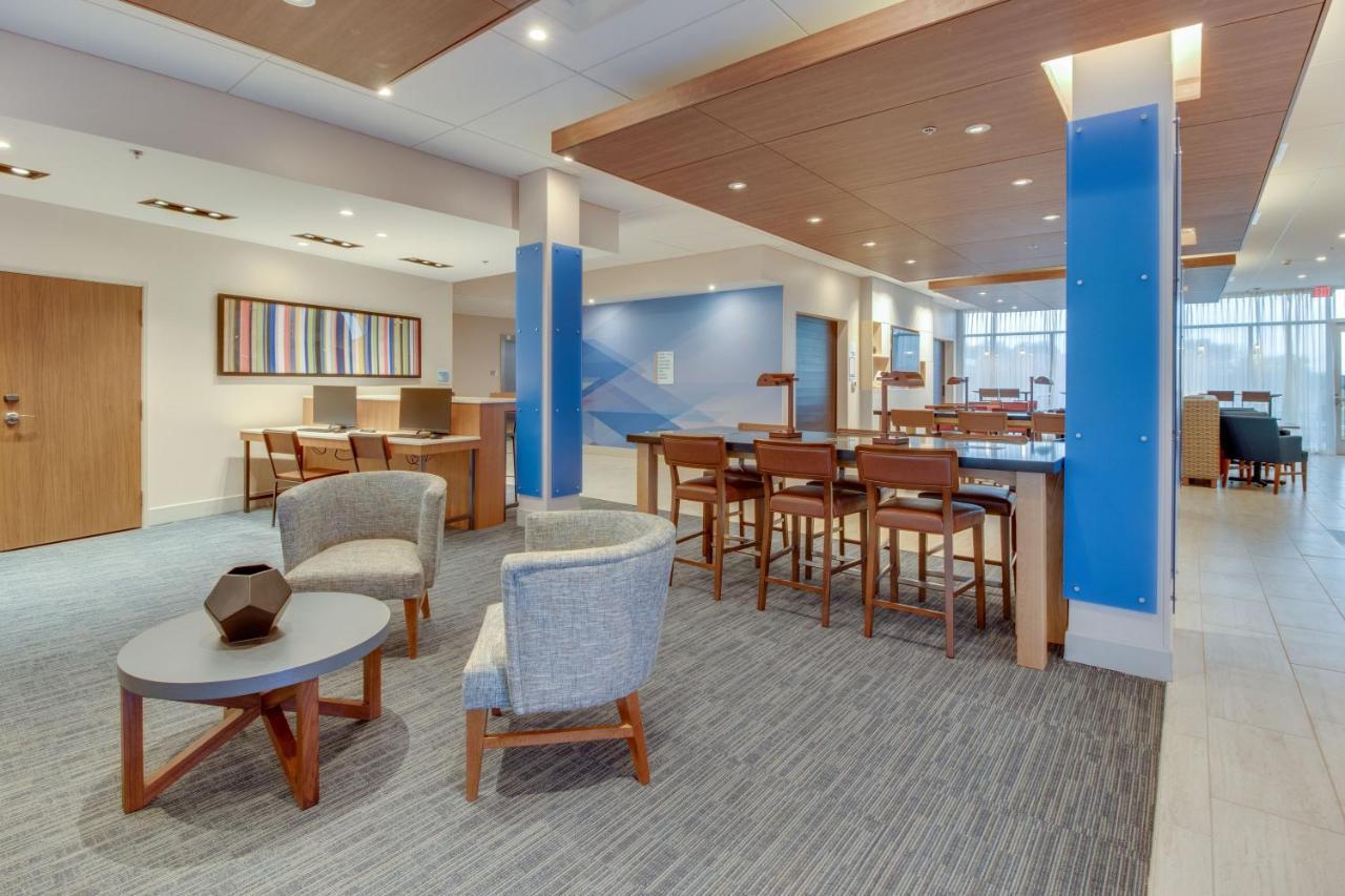 Holiday Inn Express & Suites - Union City By Ihg Exterior photo