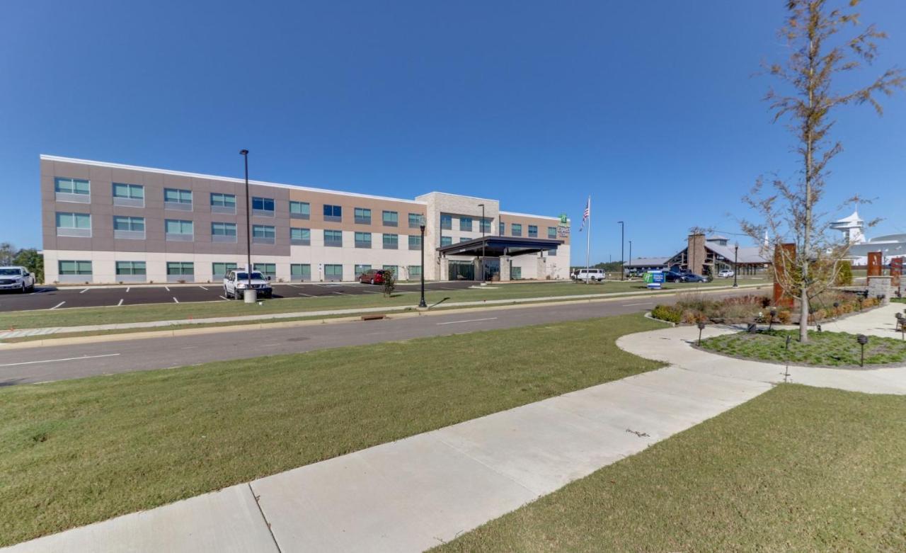 Holiday Inn Express & Suites - Union City By Ihg Exterior photo